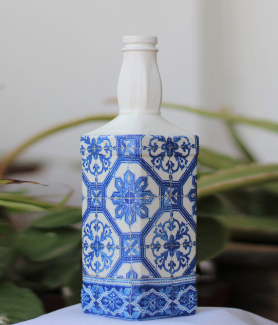 Loopify - Upcycled Bottle Decor - Blue